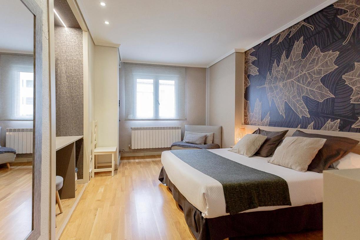 Hostal Rodas Памплона Екстер'єр фото