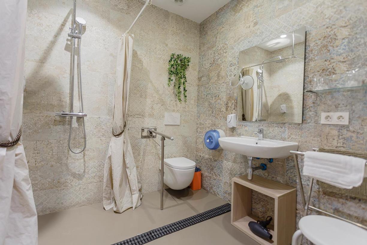Hostal Rodas Памплона Екстер'єр фото