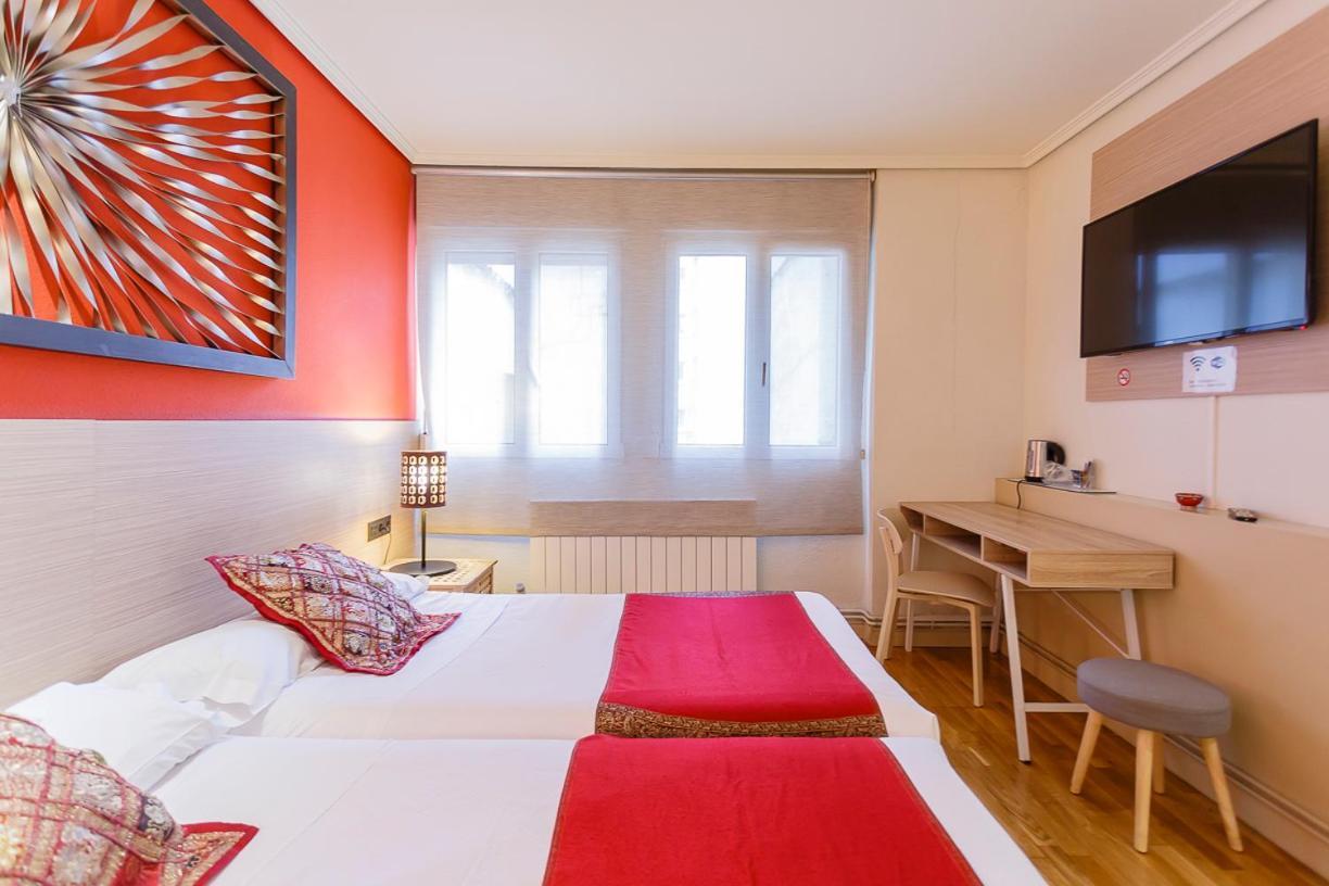 Hostal Rodas Памплона Екстер'єр фото