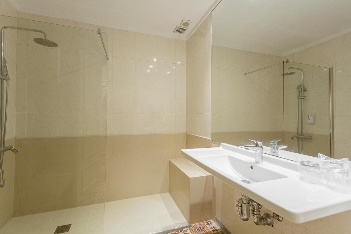 Hostal Rodas Памплона Екстер'єр фото