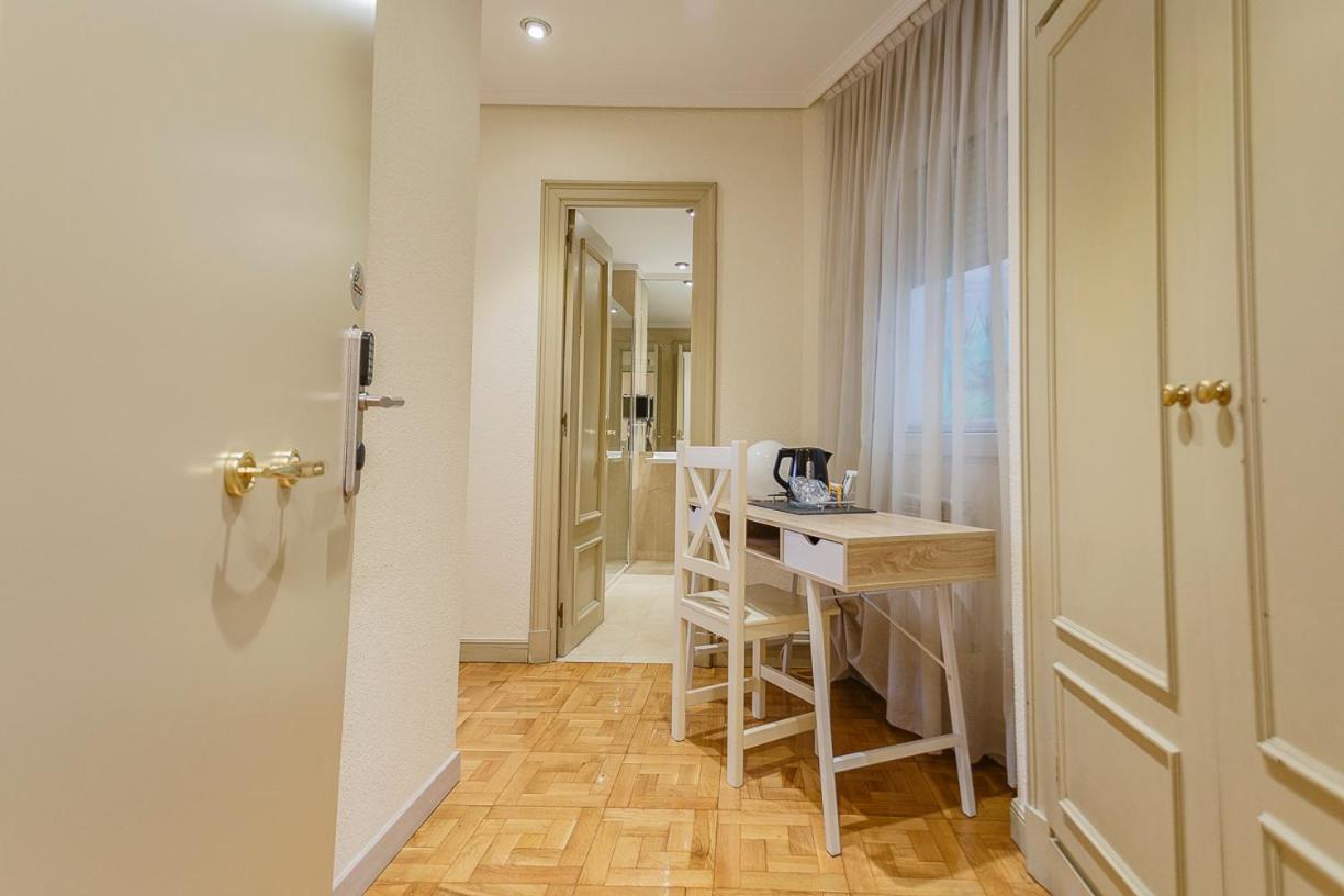 Hostal Rodas Памплона Екстер'єр фото