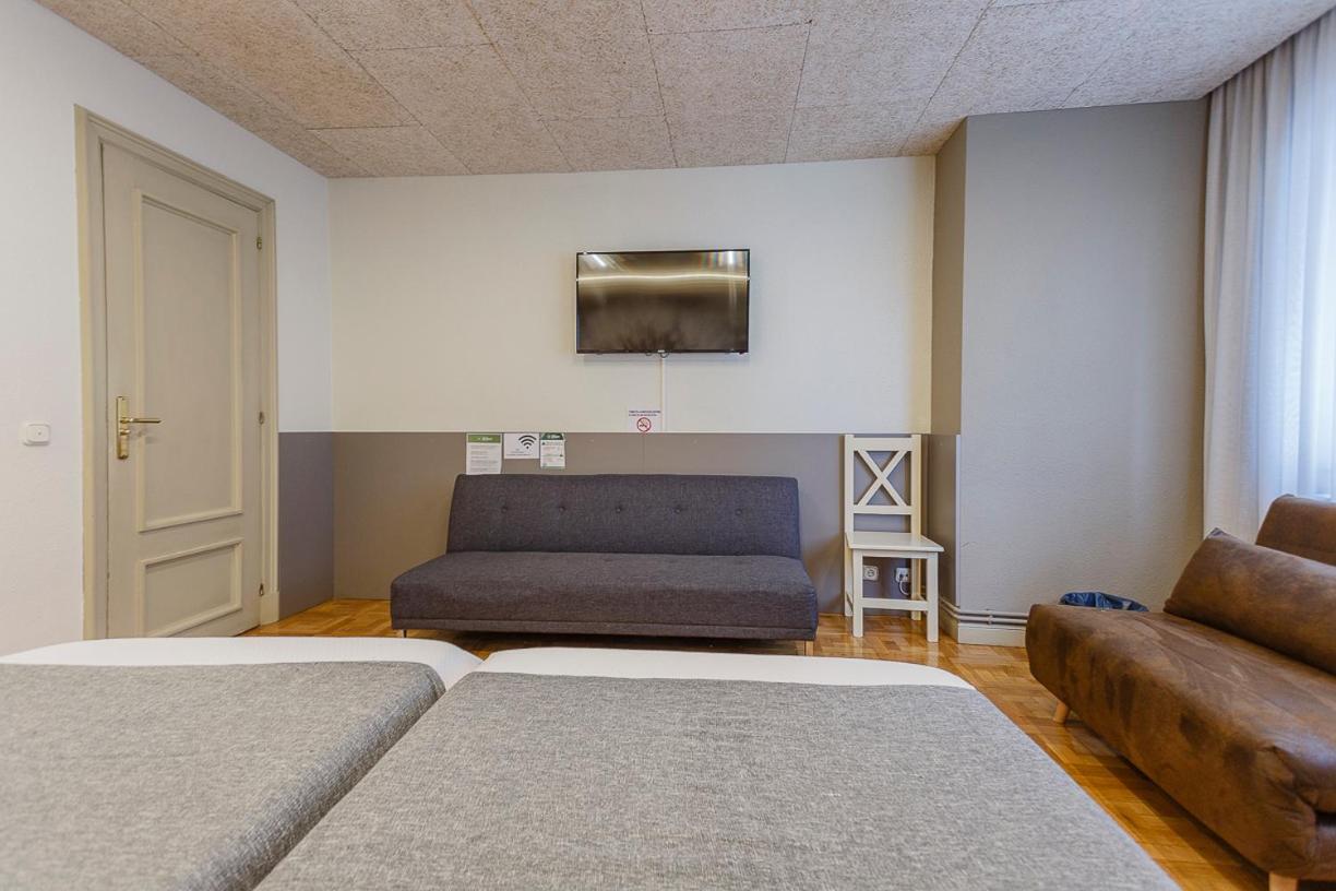 Hostal Rodas Памплона Екстер'єр фото